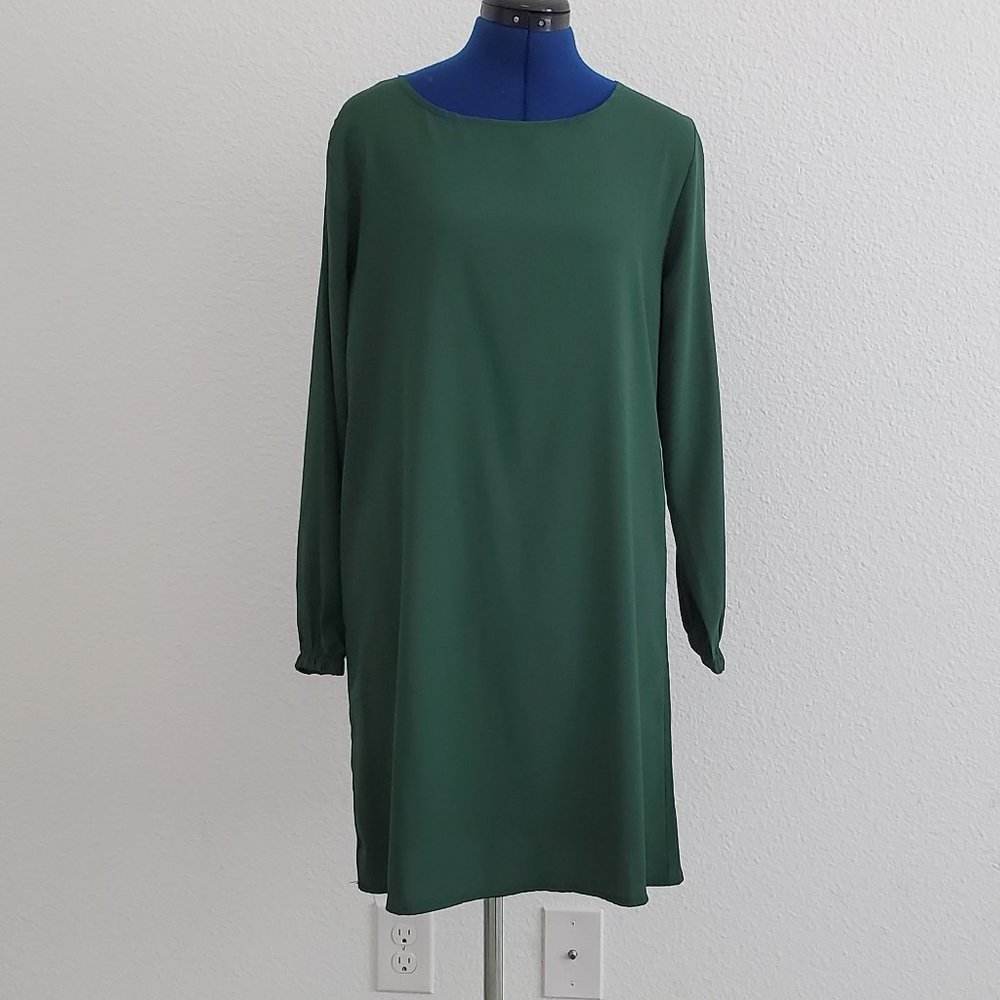 Green modest tunic with elastic end sleeves